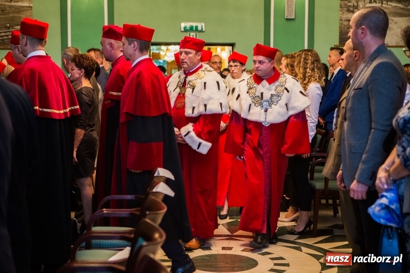 Zdjęcie w galerii na portalu naszraciborz.pl: Uroczysta inauguracja nowego roku akademickiego w PWSZ w Raciborzu  wiadomości z regionu