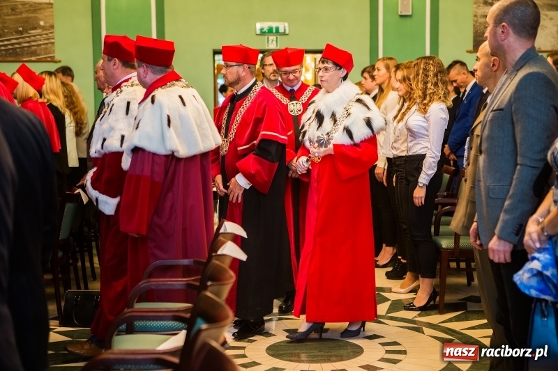 Zdjęcie w galerii na portalu naszraciborz.pl: Uroczysta inauguracja nowego roku akademickiego w PWSZ w Raciborzu  wiadomości z regionu