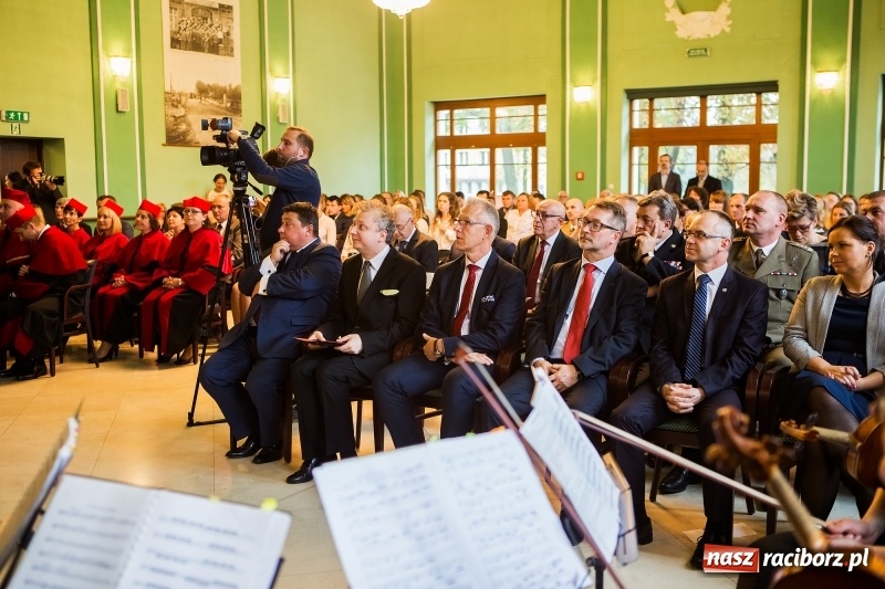 Zdjęcie w galerii na portalu naszraciborz.pl: Uroczysta inauguracja nowego roku akademickiego w PWSZ w Raciborzu  wiadomości z regionu