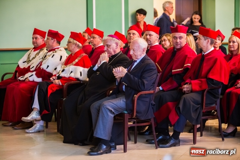 Zdjęcie w galerii na portalu naszraciborz.pl: Uroczysta inauguracja nowego roku akademickiego w PWSZ w Raciborzu  wiadomości z regionu