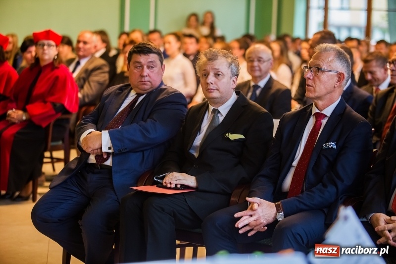 Zdjęcie w galerii na portalu naszraciborz.pl: Uroczysta inauguracja nowego roku akademickiego w PWSZ w Raciborzu  wiadomości z regionu