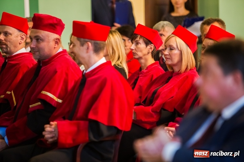 Zdjęcie w galerii na portalu naszraciborz.pl: Uroczysta inauguracja nowego roku akademickiego w PWSZ w Raciborzu  wiadomości z regionu