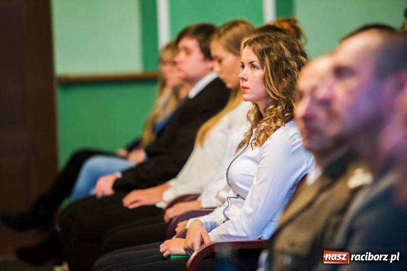 Zdjęcie w galerii na portalu naszraciborz.pl: Uroczysta inauguracja nowego roku akademickiego w PWSZ w Raciborzu  wiadomości z regionu