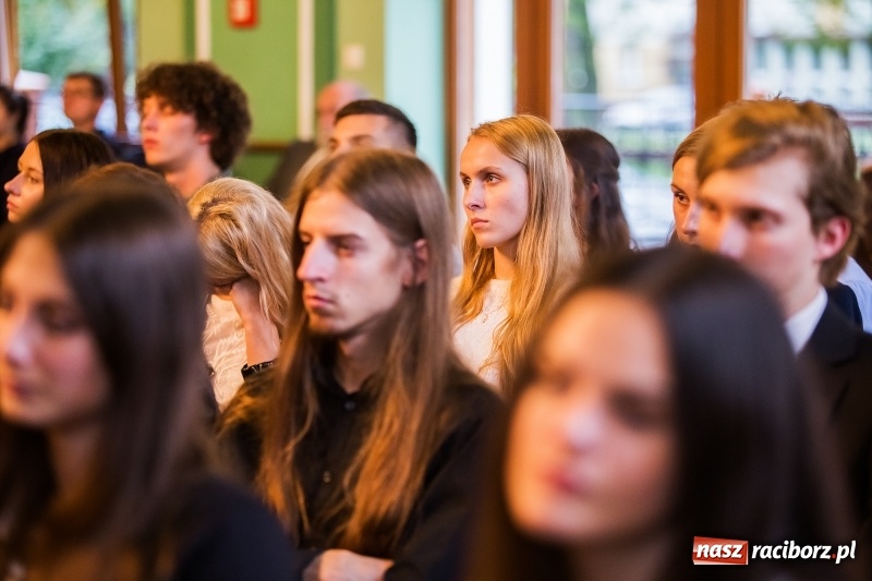 Zdjęcie w galerii na portalu naszraciborz.pl: Uroczysta inauguracja nowego roku akademickiego w PWSZ w Raciborzu  wiadomości z regionu