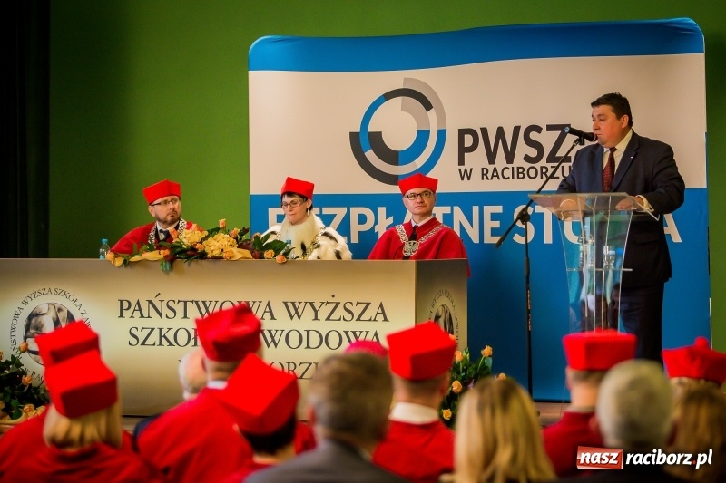 Zdjęcie w galerii na portalu naszraciborz.pl: Uroczysta inauguracja nowego roku akademickiego w PWSZ w Raciborzu  wiadomości z regionu