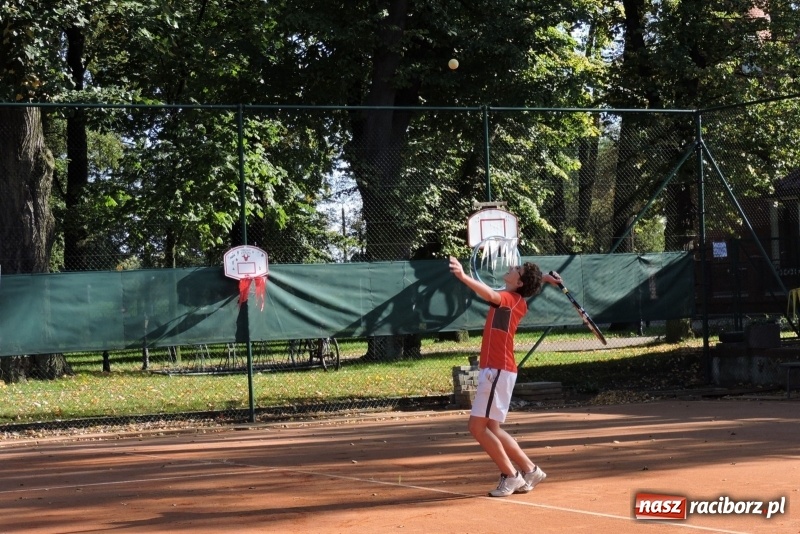Zdjęcie w galerii na portalu naszraciborz.pl: Beata i Wiesław Jacheciowie zwycięzcami deblowego turnieju rodzin wiadomości z regionu