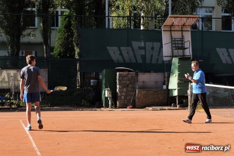 Zdjęcie w galerii na portalu naszraciborz.pl: Beata i Wiesław Jacheciowie zwycięzcami deblowego turnieju rodzin wiadomości z regionu