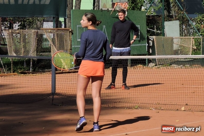 Zdjęcie w galerii na portalu naszraciborz.pl: Beata i Wiesław Jacheciowie zwycięzcami deblowego turnieju rodzin wiadomości z regionu