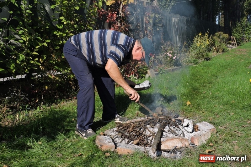 Zdjęcie w galerii na portalu naszraciborz.pl: Beata i Wiesław Jacheciowie zwycięzcami deblowego turnieju rodzin wiadomości z regionu