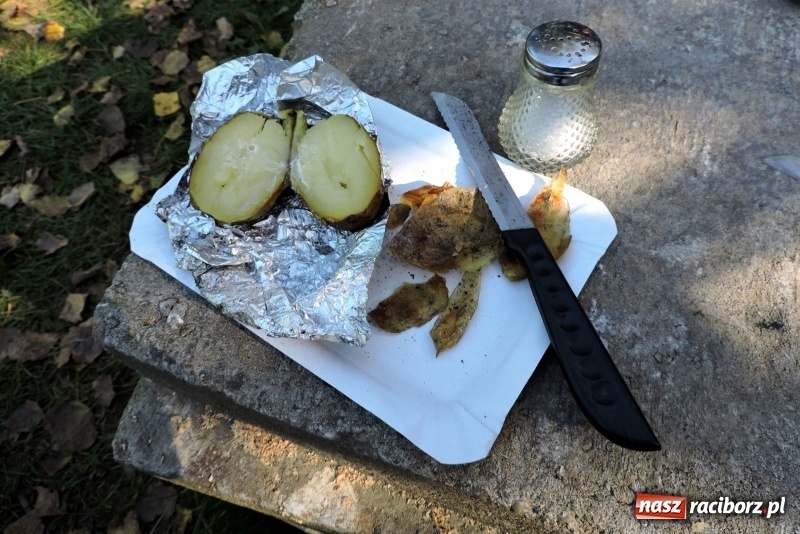 Zdjęcie w galerii na portalu naszraciborz.pl: Beata i Wiesław Jacheciowie zwycięzcami deblowego turnieju rodzin wiadomości z regionu