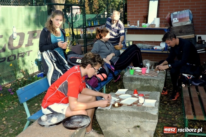 Zdjęcie w galerii na portalu naszraciborz.pl: Beata i Wiesław Jacheciowie zwycięzcami deblowego turnieju rodzin wiadomości z regionu