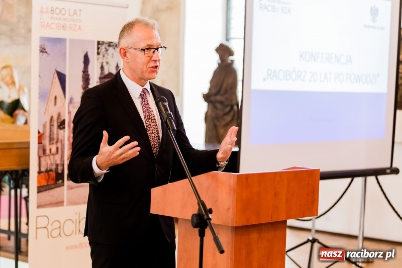 Zdjęcie w galerii na portalu naszraciborz.pl: Konferencja poświęcona powodzi tysiąclecia z udziałem wojewody śląskiego wiadomości z regionu