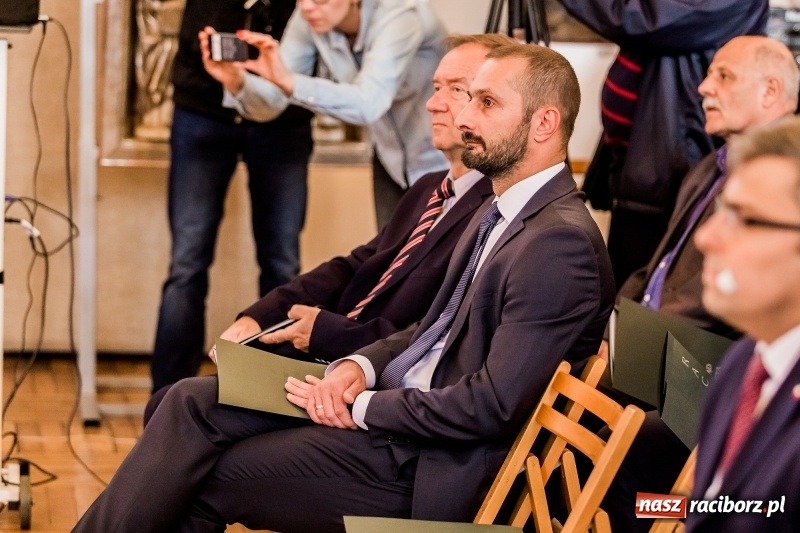 Zdjęcie w galerii na portalu naszraciborz.pl: Konferencja poświęcona powodzi tysiąclecia z udziałem wojewody śląskiego wiadomości z regionu