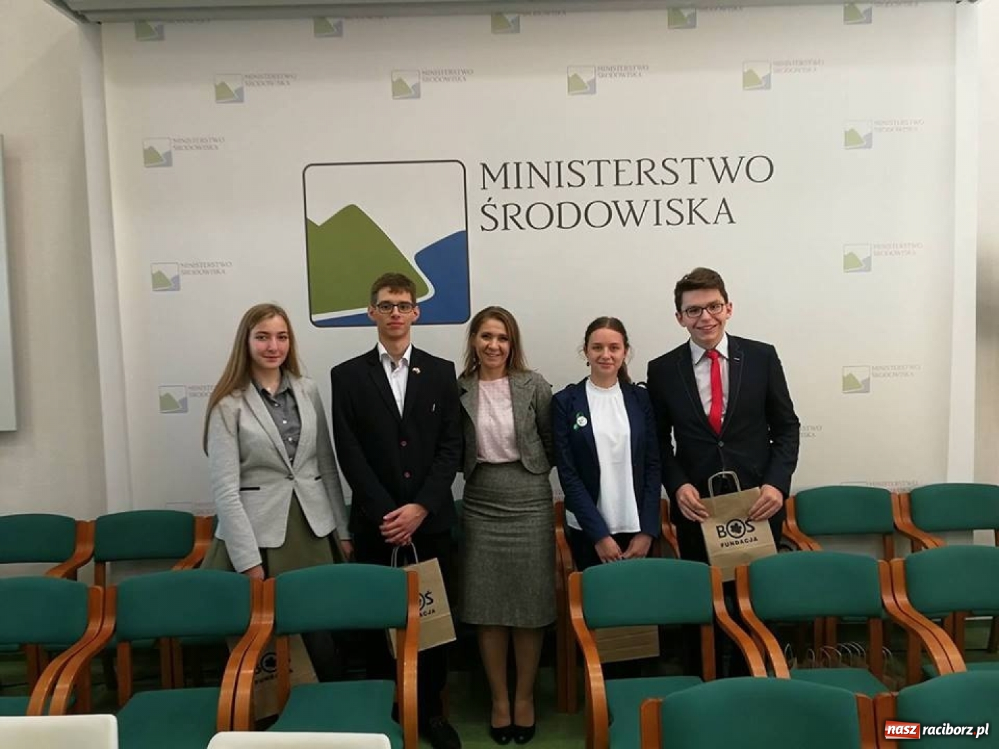 Zdjęcie w galerii na portalu naszraciborz.pl: Bardzo dobre miejsce uczniów I LO w konkursie poświęconym OZE wiadomości z regionu