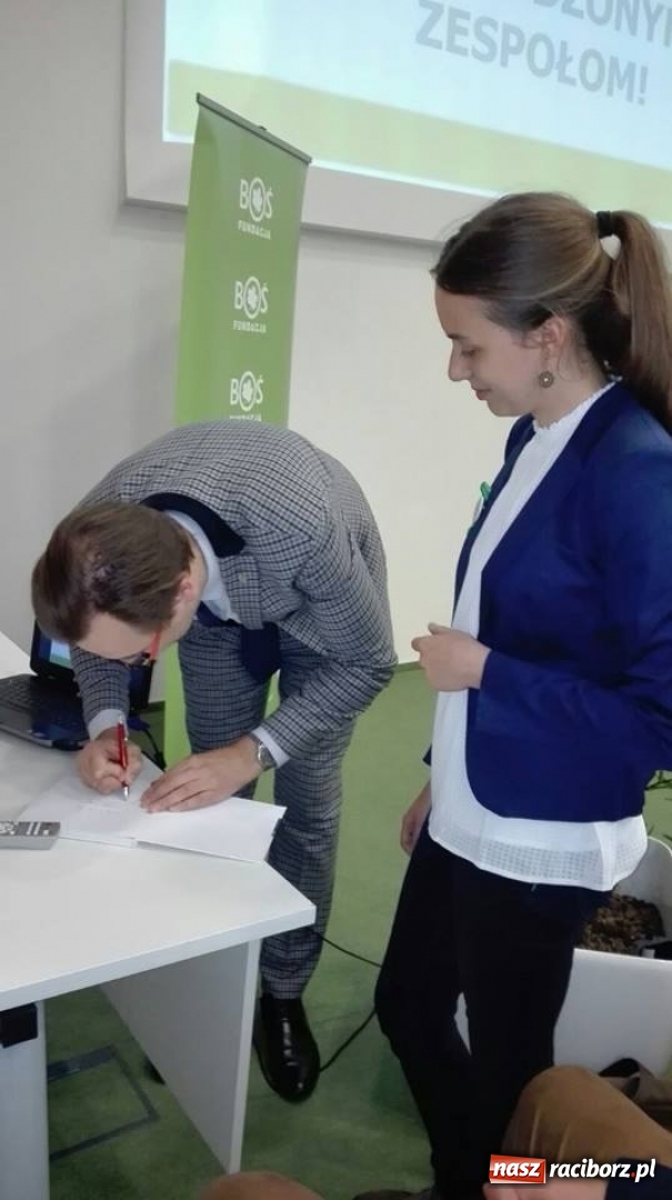 Zdjęcie w galerii na portalu naszraciborz.pl: Bardzo dobre miejsce uczniów I LO w konkursie poświęconym OZE wiadomości z regionu