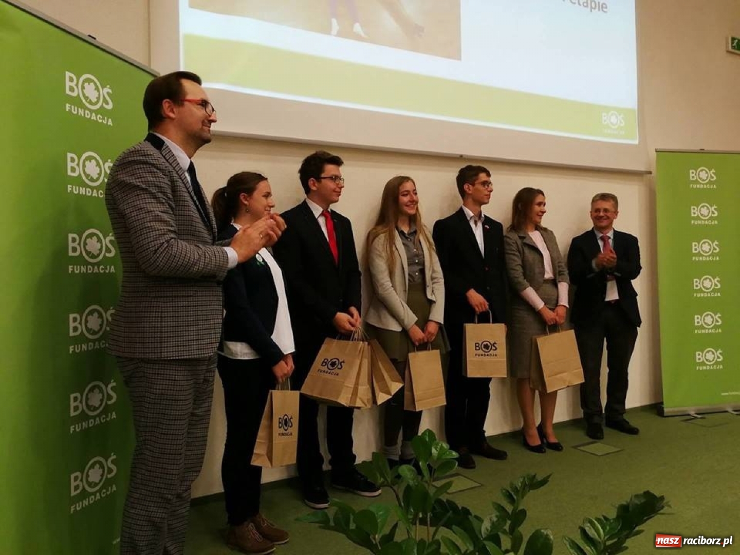 Zdjęcie w galerii na portalu naszraciborz.pl: Bardzo dobre miejsce uczniów I LO w konkursie poświęconym OZE wiadomości z regionu