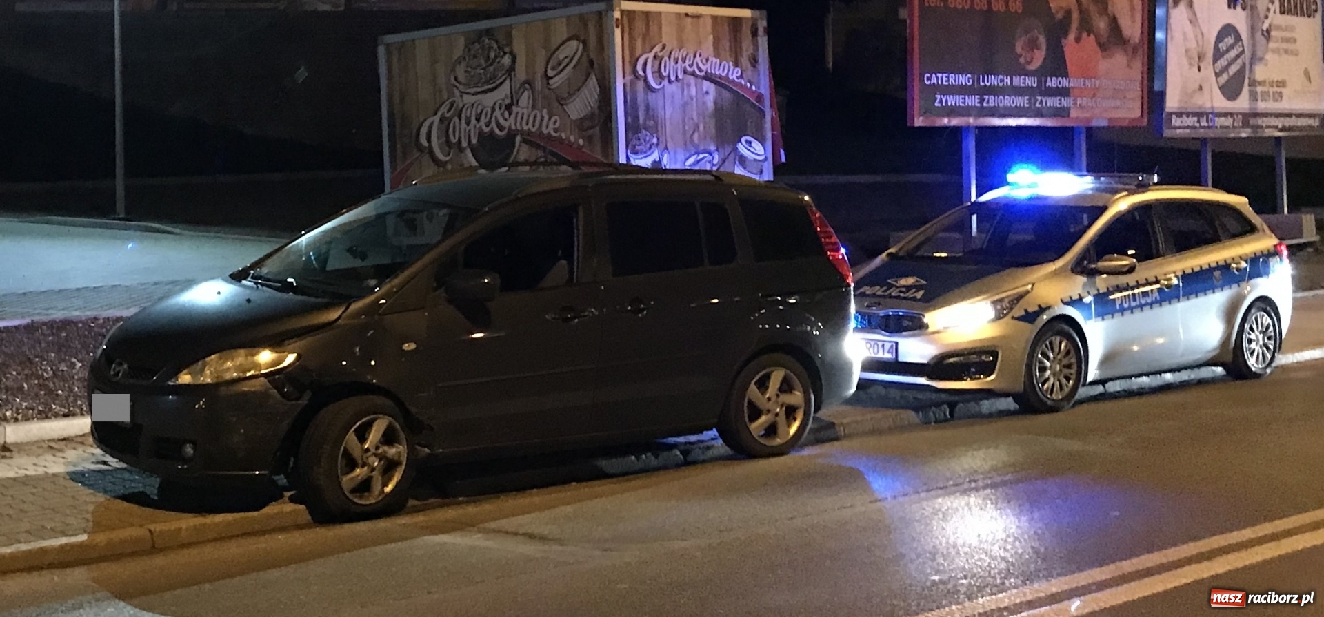 Zdjęcie w galerii na portalu naszraciborz.pl: Zderzenie mazdy i opla na ulicy Podwale wiadomości z regionu