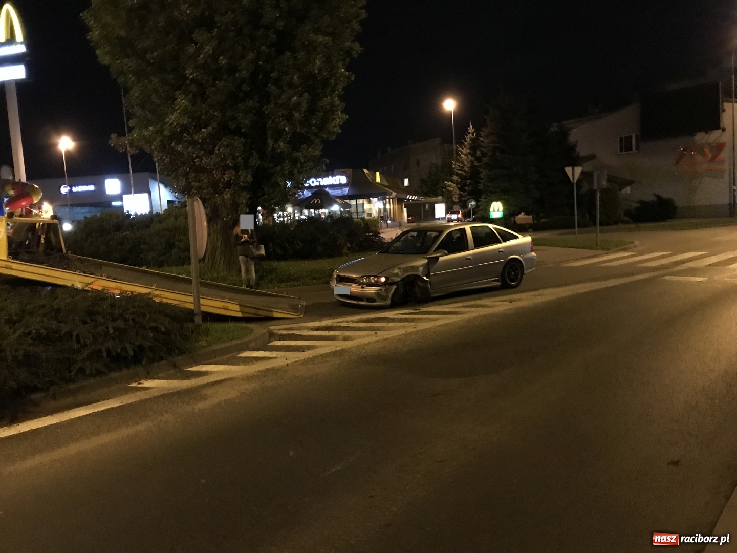 Zdjęcie w galerii na portalu naszraciborz.pl: Zderzenie mazdy i opla na ulicy Podwale wiadomości z regionu