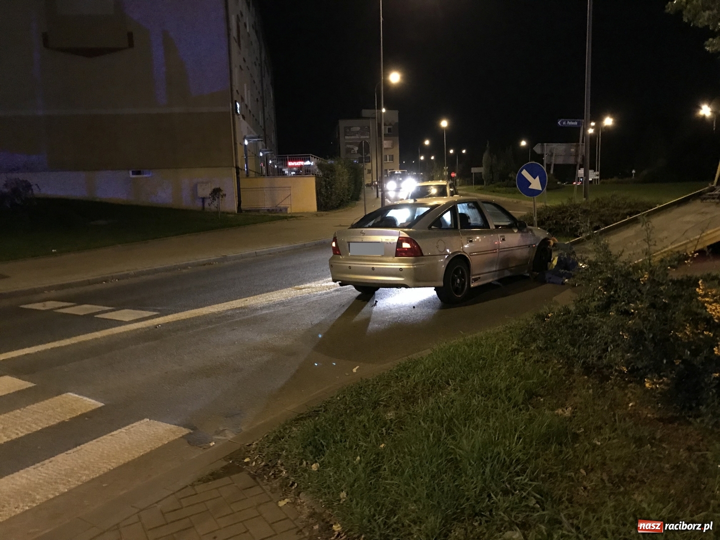 Zdjęcie w galerii na portalu naszraciborz.pl: Zderzenie mazdy i opla na ulicy Podwale wiadomości z regionu