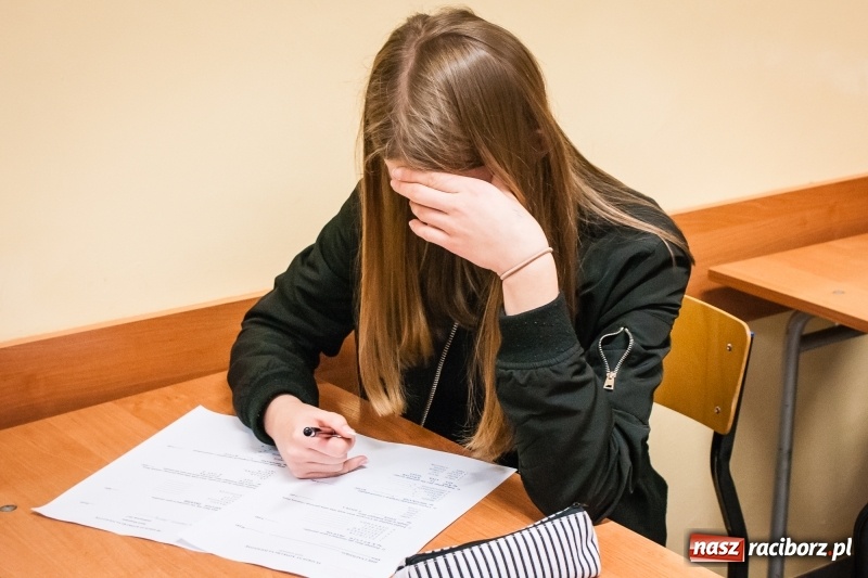 Zdjęcie w galerii na portalu naszraciborz.pl: Uczniowie II LO rywalizowali o tytuł poligloty wiadomości z regionu