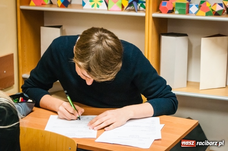 Zdjęcie w galerii na portalu naszraciborz.pl: Uczniowie II LO rywalizowali o tytuł poligloty wiadomości z regionu