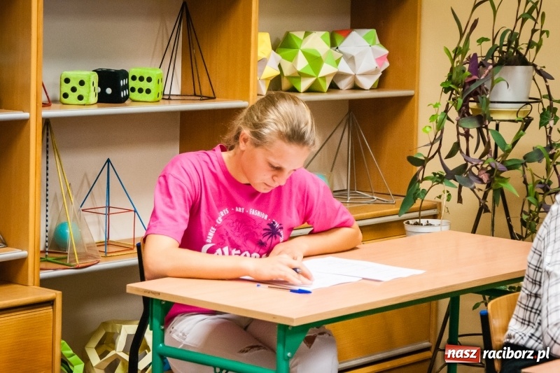 Zdjęcie w galerii na portalu naszraciborz.pl: Uczniowie II LO rywalizowali o tytuł poligloty wiadomości z regionu