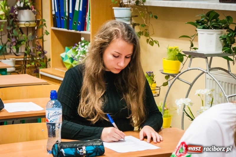 Zdjęcie w galerii na portalu naszraciborz.pl: Uczniowie II LO rywalizowali o tytuł poligloty wiadomości z regionu