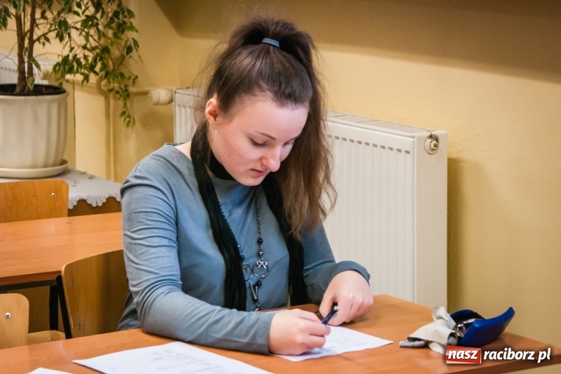 Zdjęcie w galerii na portalu naszraciborz.pl: Uczniowie II LO rywalizowali o tytuł poligloty wiadomości z regionu