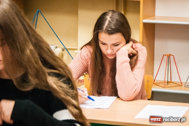 Zdjęcie w galerii na portalu naszraciborz.pl: Uczniowie II LO rywalizowali o tytuł poligloty wiadomości z regionu