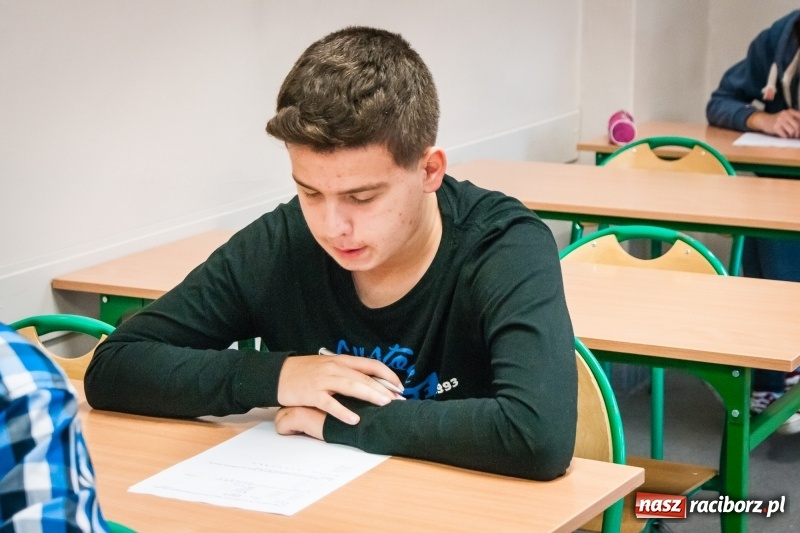 Zdjęcie w galerii na portalu naszraciborz.pl: Uczniowie II LO rywalizowali o tytuł poligloty wiadomości z regionu