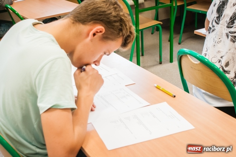 Zdjęcie w galerii na portalu naszraciborz.pl: Uczniowie II LO rywalizowali o tytuł poligloty wiadomości z regionu