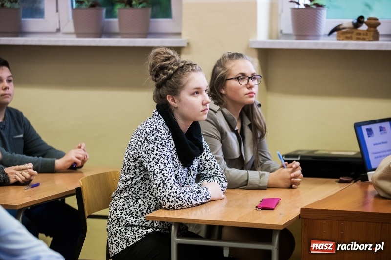Zdjęcie w galerii na portalu naszraciborz.pl: Języki obce nie są mi obce. V Powiatowy Konkurs Językowy dla uczniów szkoły podstawowej i gimnazjum wiadomości z regionu