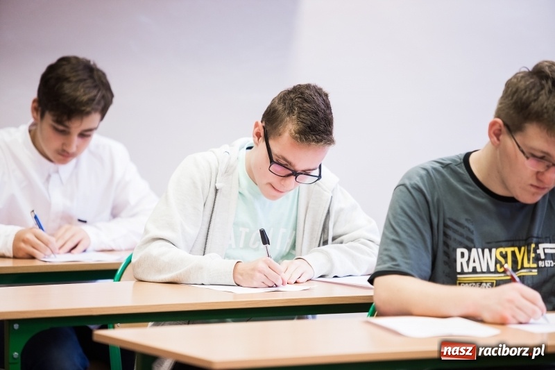 Zdjęcie w galerii na portalu naszraciborz.pl: Języki obce nie są mi obce. V Powiatowy Konkurs Językowy dla uczniów szkoły podstawowej i gimnazjum wiadomości z regionu