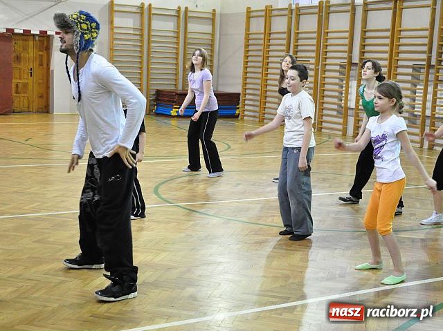 Zdjęcie w galerii na portalu naszraciborz.pl: Tanecznym krokiem z gwiazdami wiadomości z regionu