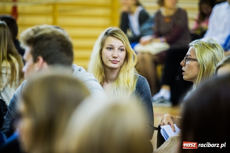Zdjęcie w galerii na portalu naszraciborz.pl: Turniej gier i zabaw językowych dla uczniów II LO w Raciborzu wiadomości z regionu