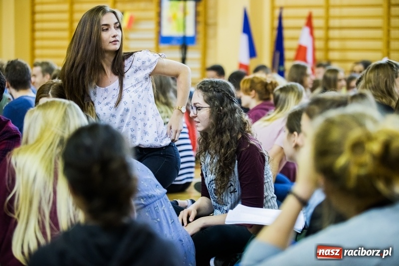 Zdjęcie w galerii na portalu naszraciborz.pl: Turniej gier i zabaw językowych dla uczniów II LO w Raciborzu wiadomości z regionu