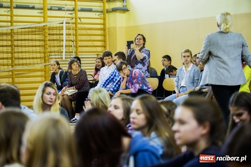 Zdjęcie w galerii na portalu naszraciborz.pl: Turniej gier i zabaw językowych dla uczniów II LO w Raciborzu wiadomości z regionu