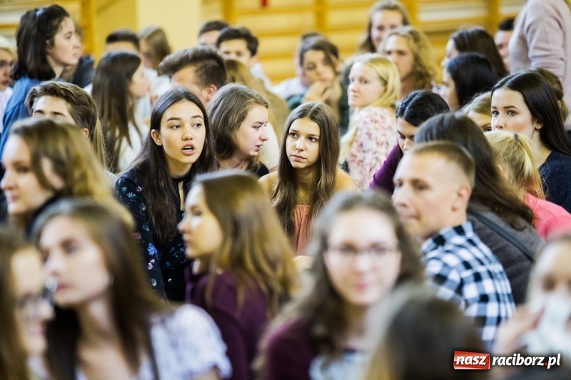 Zdjęcie w galerii na portalu naszraciborz.pl: Turniej gier i zabaw językowych dla uczniów II LO w Raciborzu wiadomości z regionu