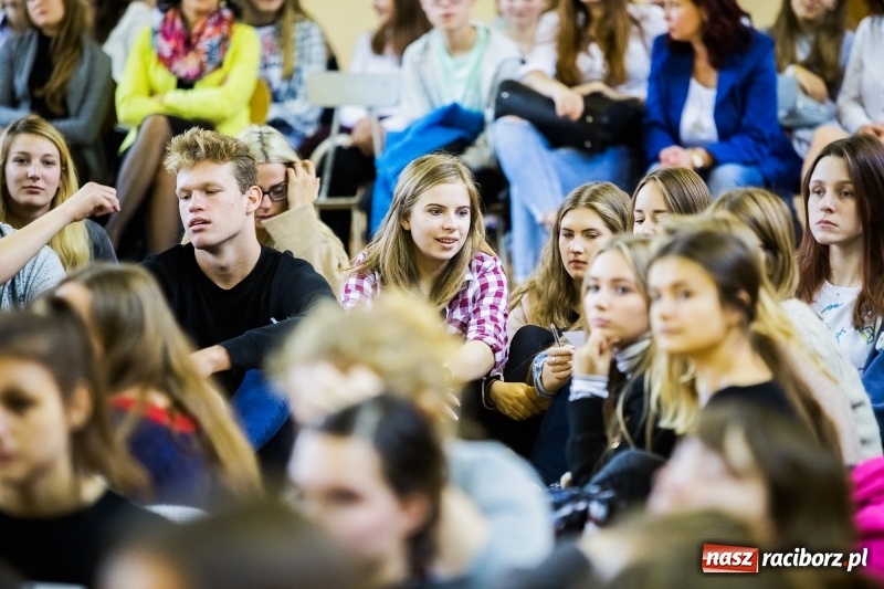 Zdjęcie w galerii na portalu naszraciborz.pl: Turniej gier i zabaw językowych dla uczniów II LO w Raciborzu wiadomości z regionu