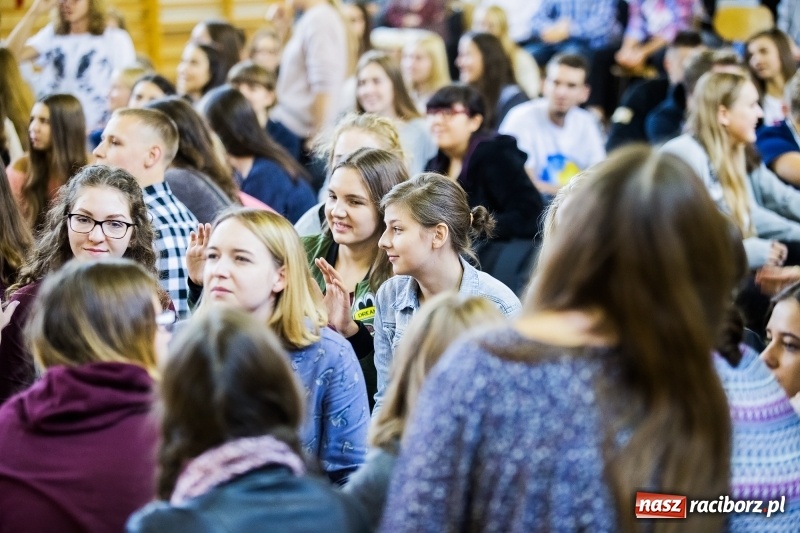 Zdjęcie w galerii na portalu naszraciborz.pl: Turniej gier i zabaw językowych dla uczniów II LO w Raciborzu wiadomości z regionu