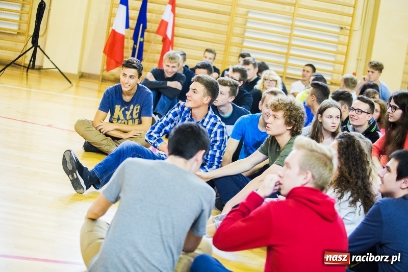 Zdjęcie w galerii na portalu naszraciborz.pl: Turniej gier i zabaw językowych dla uczniów II LO w Raciborzu wiadomości z regionu