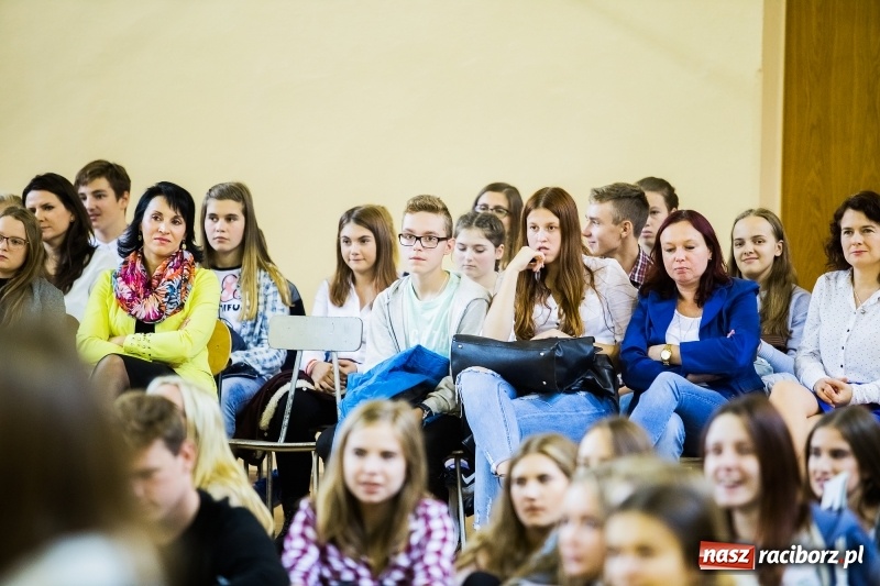 Zdjęcie w galerii na portalu naszraciborz.pl: Turniej gier i zabaw językowych dla uczniów II LO w Raciborzu wiadomości z regionu