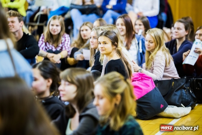 Zdjęcie w galerii na portalu naszraciborz.pl: Turniej gier i zabaw językowych dla uczniów II LO w Raciborzu wiadomości z regionu