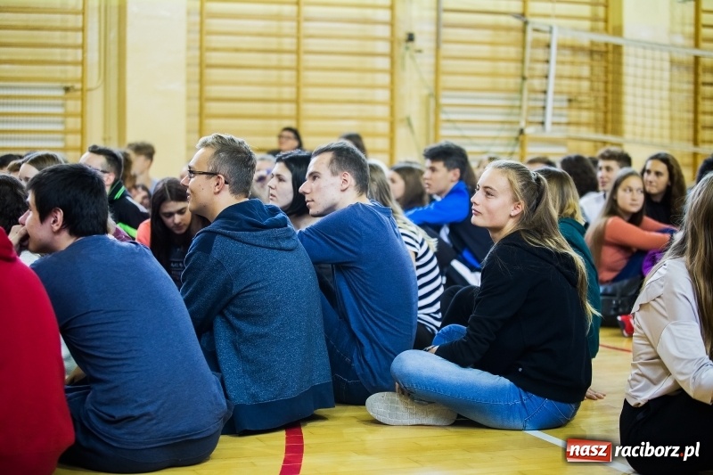 Zdjęcie w galerii na portalu naszraciborz.pl: Turniej gier i zabaw językowych dla uczniów II LO w Raciborzu wiadomości z regionu