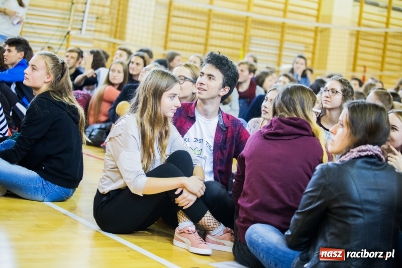 Zdjęcie w galerii na portalu naszraciborz.pl: Turniej gier i zabaw językowych dla uczniów II LO w Raciborzu wiadomości z regionu