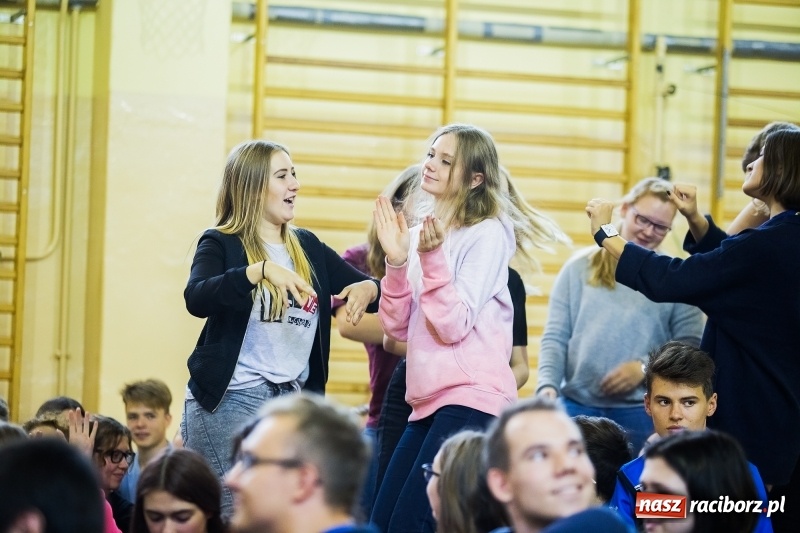 Zdjęcie w galerii na portalu naszraciborz.pl: Turniej gier i zabaw językowych dla uczniów II LO w Raciborzu wiadomości z regionu