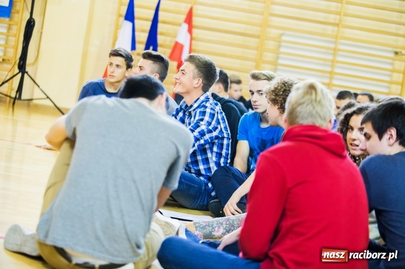 Zdjęcie w galerii na portalu naszraciborz.pl: Turniej gier i zabaw językowych dla uczniów II LO w Raciborzu wiadomości z regionu
