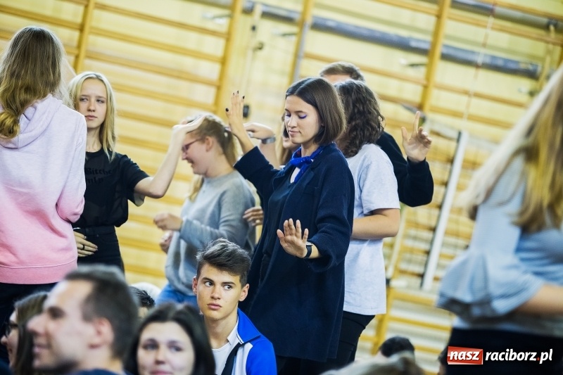Zdjęcie w galerii na portalu naszraciborz.pl: Turniej gier i zabaw językowych dla uczniów II LO w Raciborzu wiadomości z regionu