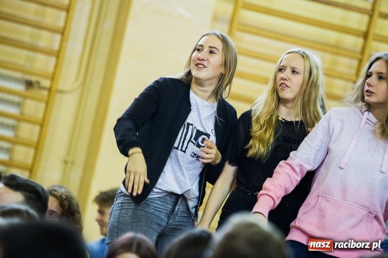 Zdjęcie w galerii na portalu naszraciborz.pl: Turniej gier i zabaw językowych dla uczniów II LO w Raciborzu wiadomości z regionu