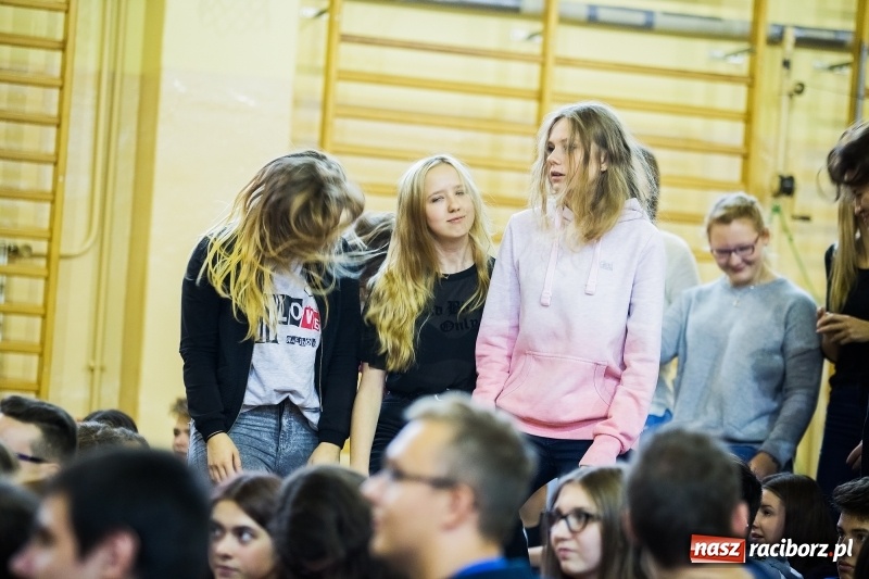 Zdjęcie w galerii na portalu naszraciborz.pl: Turniej gier i zabaw językowych dla uczniów II LO w Raciborzu wiadomości z regionu